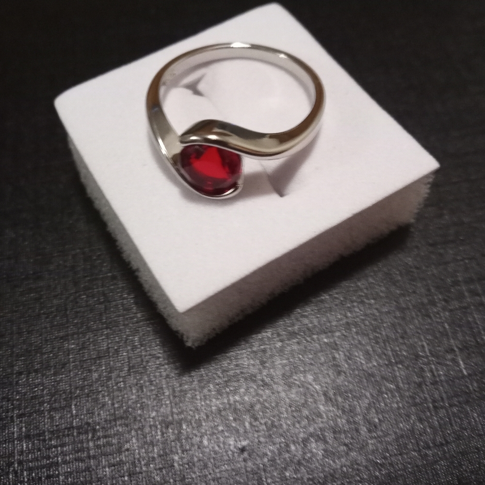 New red ring - Picture 4 of 7